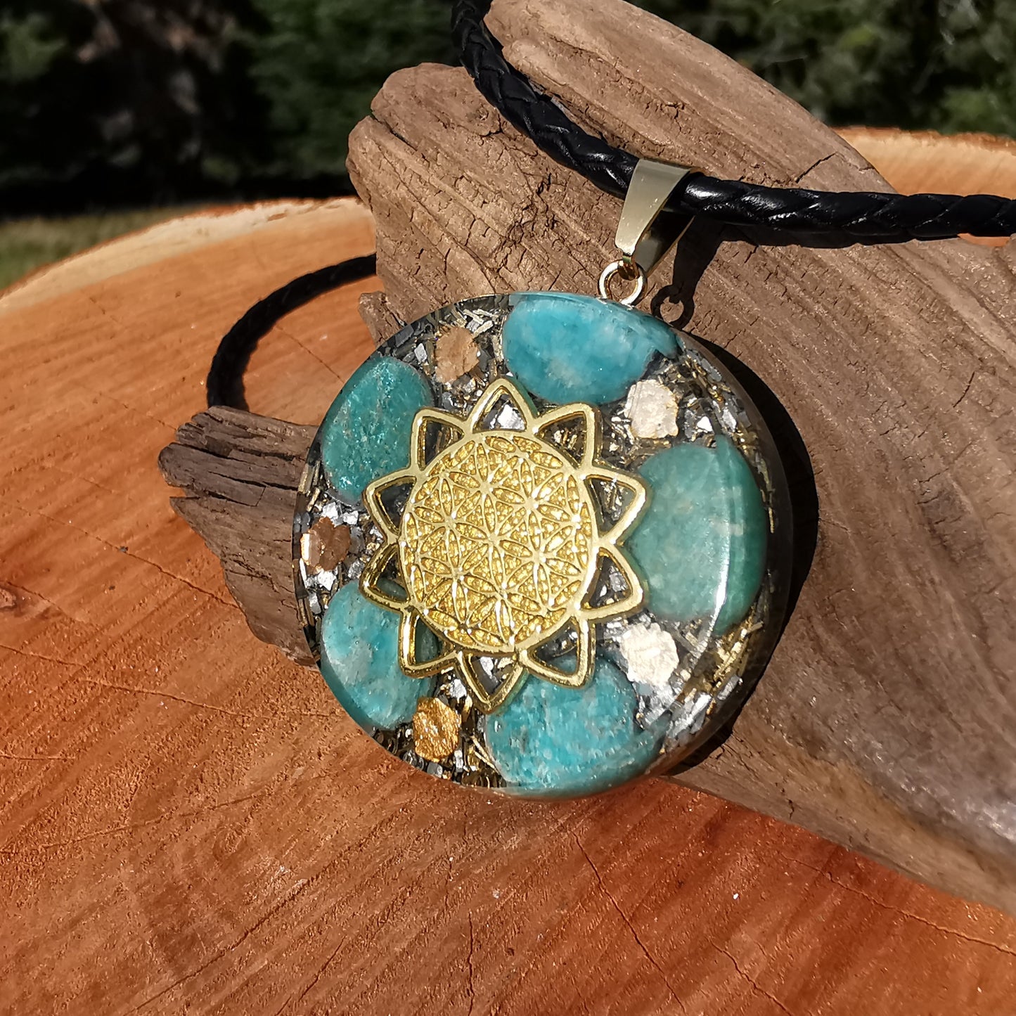 Grosser Orgone Anhänger INNERE RUHE mit AMAZONIT Lebensblume gold