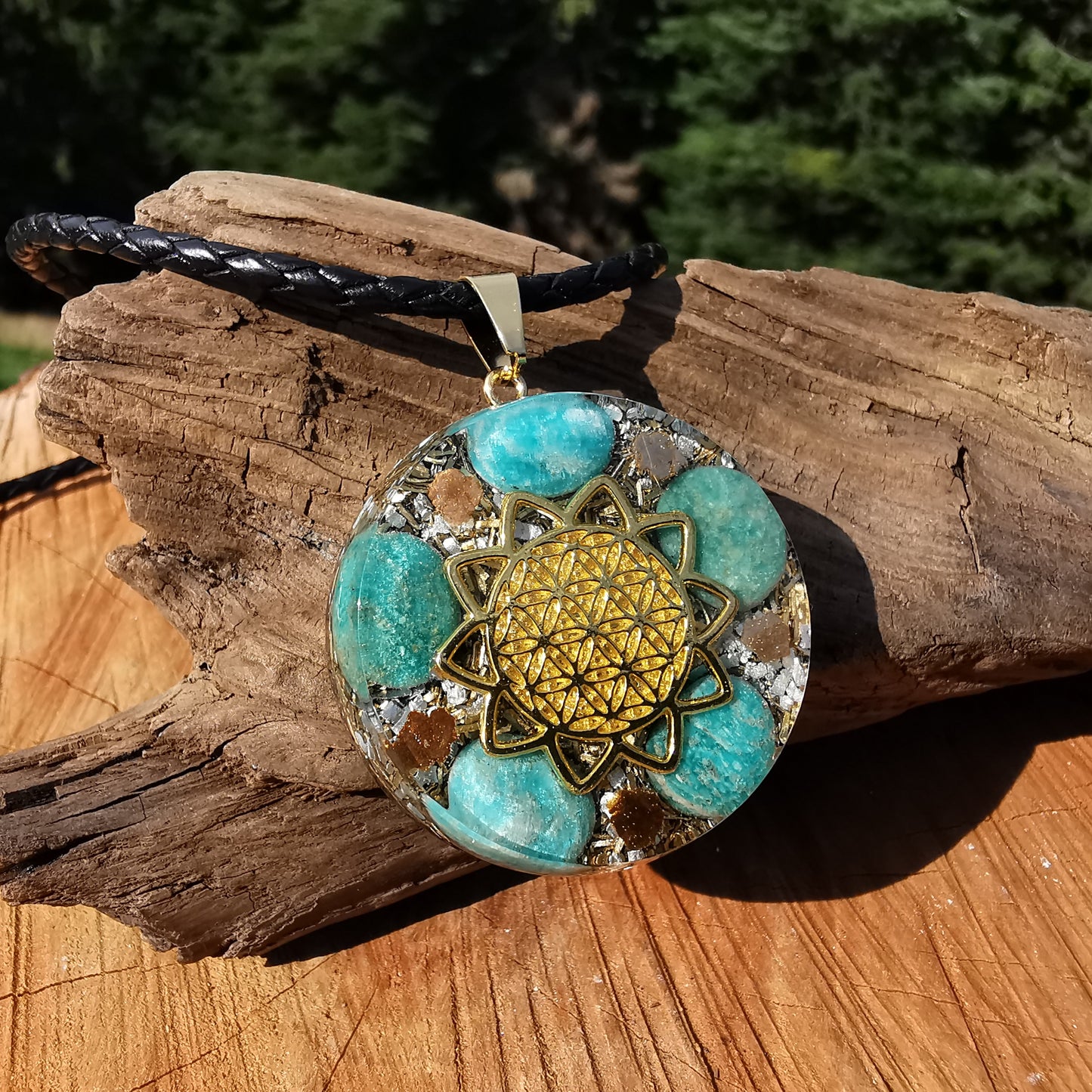Grosser Orgone Anhänger INNERE RUHE mit AMAZONIT Lebensblume gold
