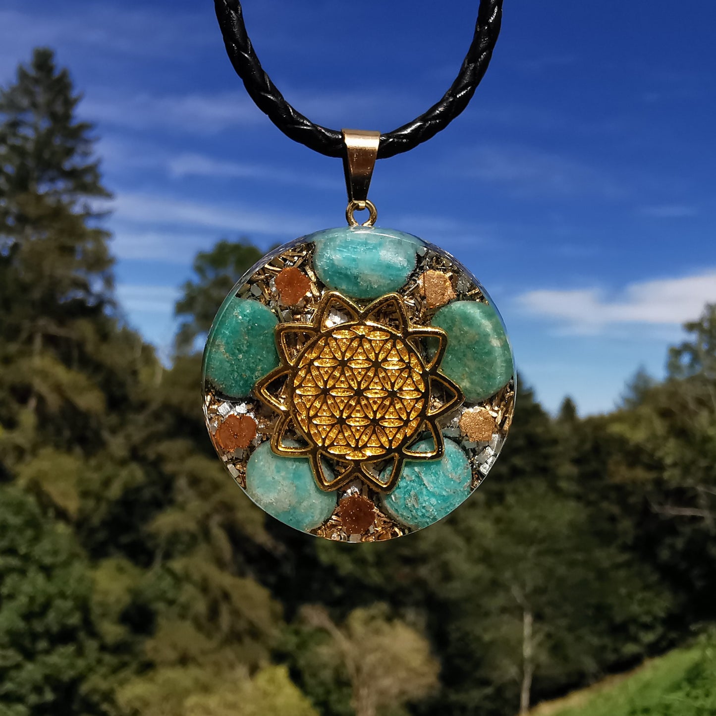 Grosser Orgone Anhänger INNERE RUHE mit AMAZONIT Lebensblume gold