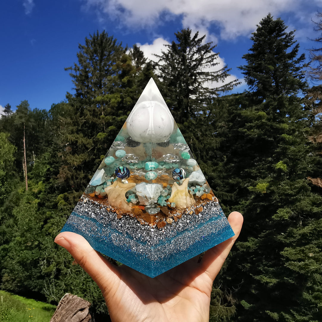 Pentagonal Pyramide SPIRIT OF ATLANTIS 13cm