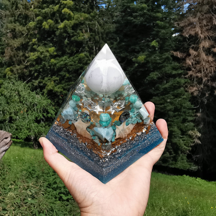 Pentagonal Pyramide SPIRIT OF ATLANTIS 13cm