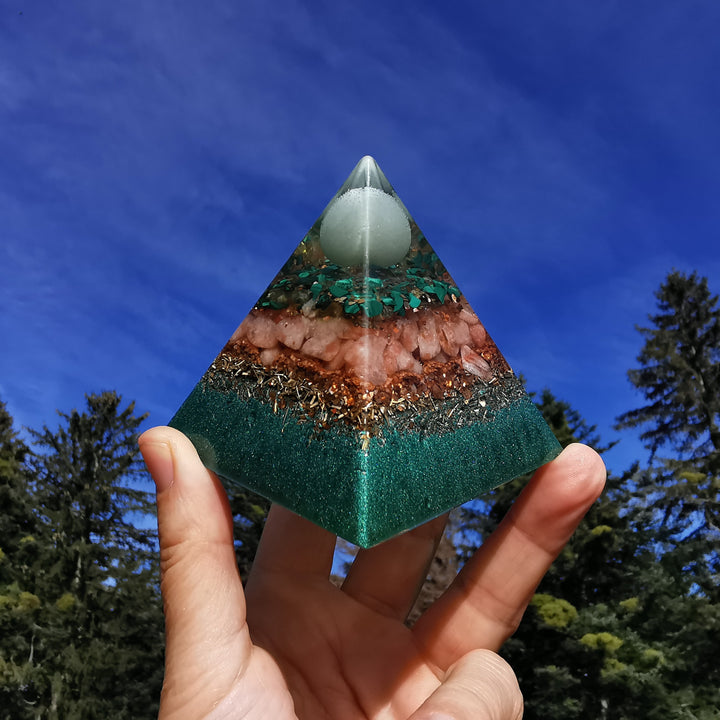 Orgone Pyramide OPTIMISMUS 7cm Aventurin Malachit Peridot Sonnenstein Extraqualität 7cm