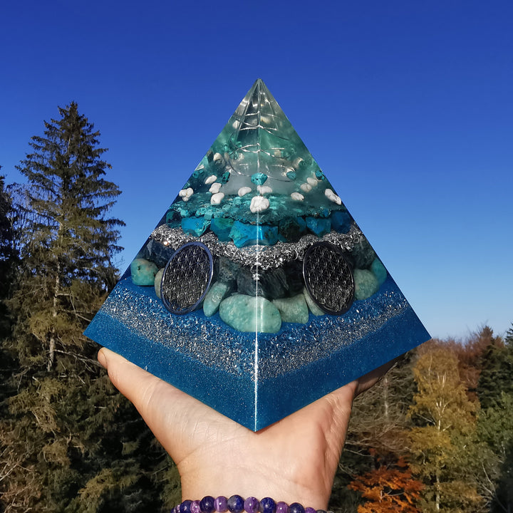 Orgone Pyramide EMOTIONALE HEILUNG Türkis Chrysokoll Magnesit Apatit Amazonit 15cm