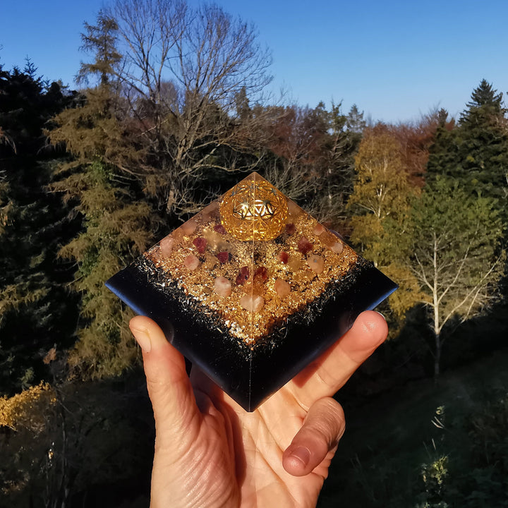 Orgone Cheops Pyramide ERLEUCHTUNG Goldtopas Skapolith Sonnenstein Zirkon 10cm