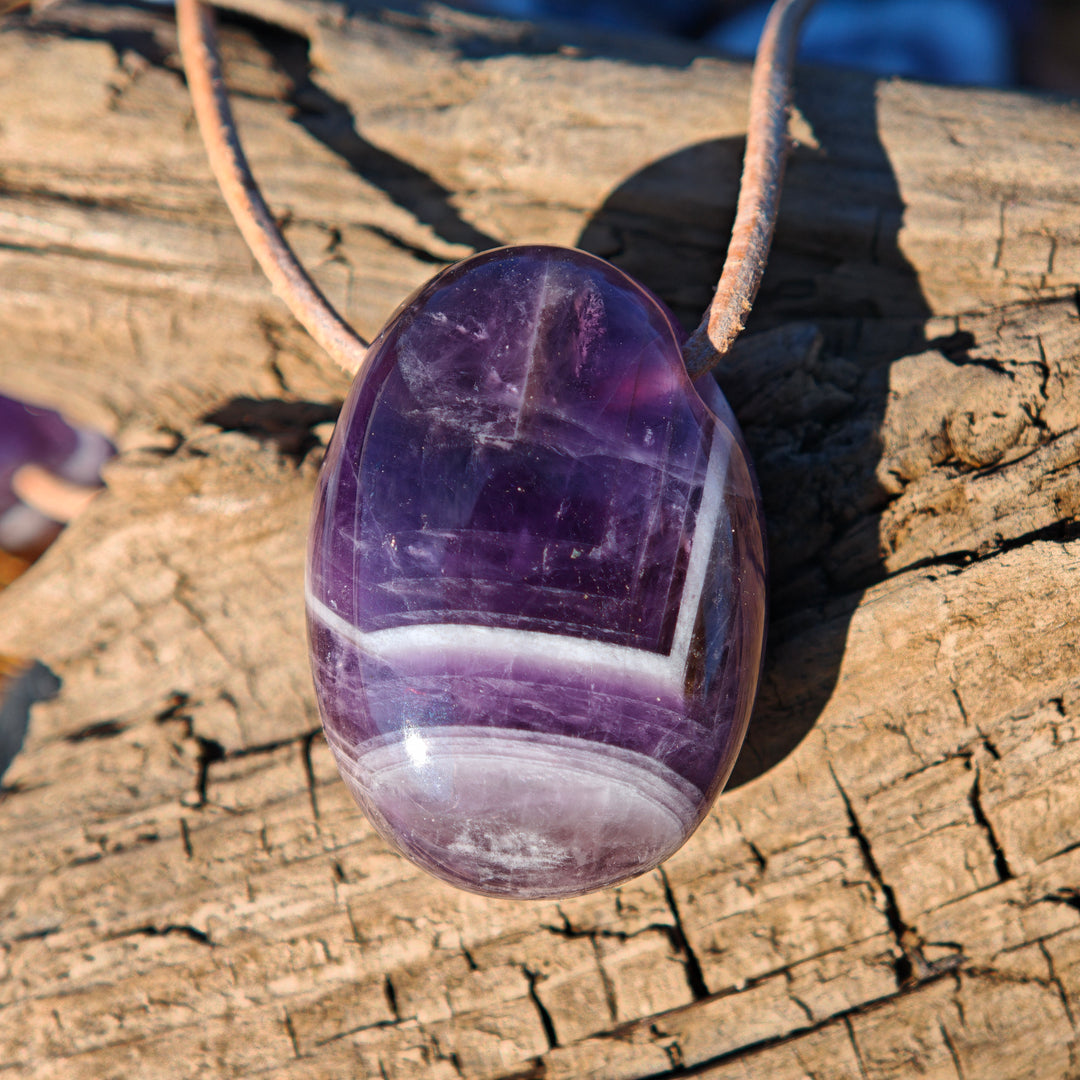 Amethyst Chevron (Innerer Frieden - Vitalität) Anhänger Trommelstein gebohrt 9 Stück zur Auswahl
