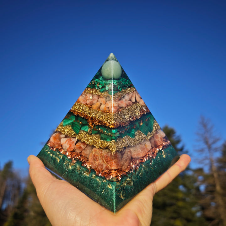 Orgone Pyramide OPTIMISMUS Aventurin Malachit Sonnenstein Extraqualität →12cm ↑12cm (Kopie)