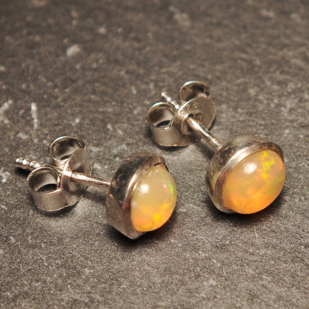 Feuer Opal Ohrstecker rund 7mm Silber 925