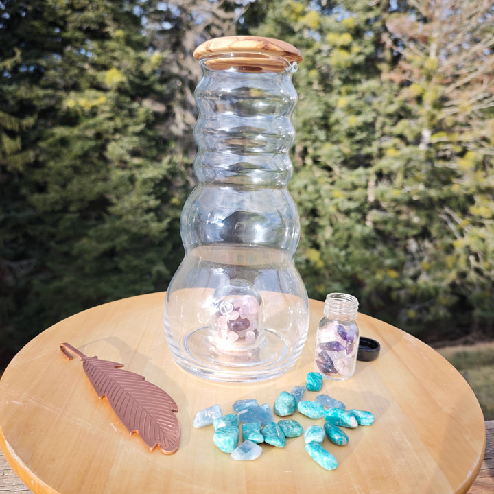 Krug Cadus 1l - Edelsteinfach und Olivenholzdeckel - mundgeblasen inkl. Wassersteine