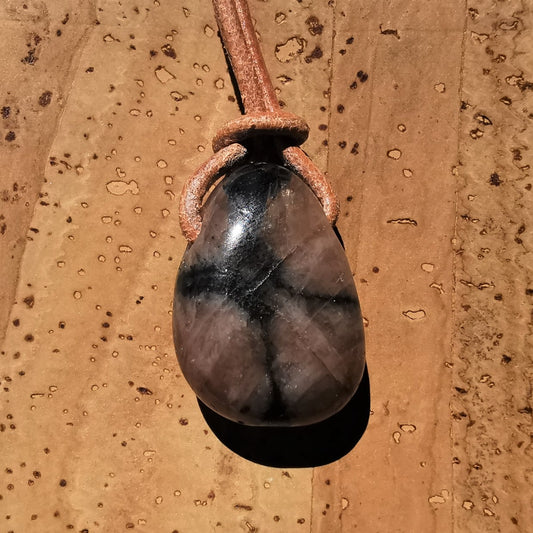Chiastolite small with leather cord (4)