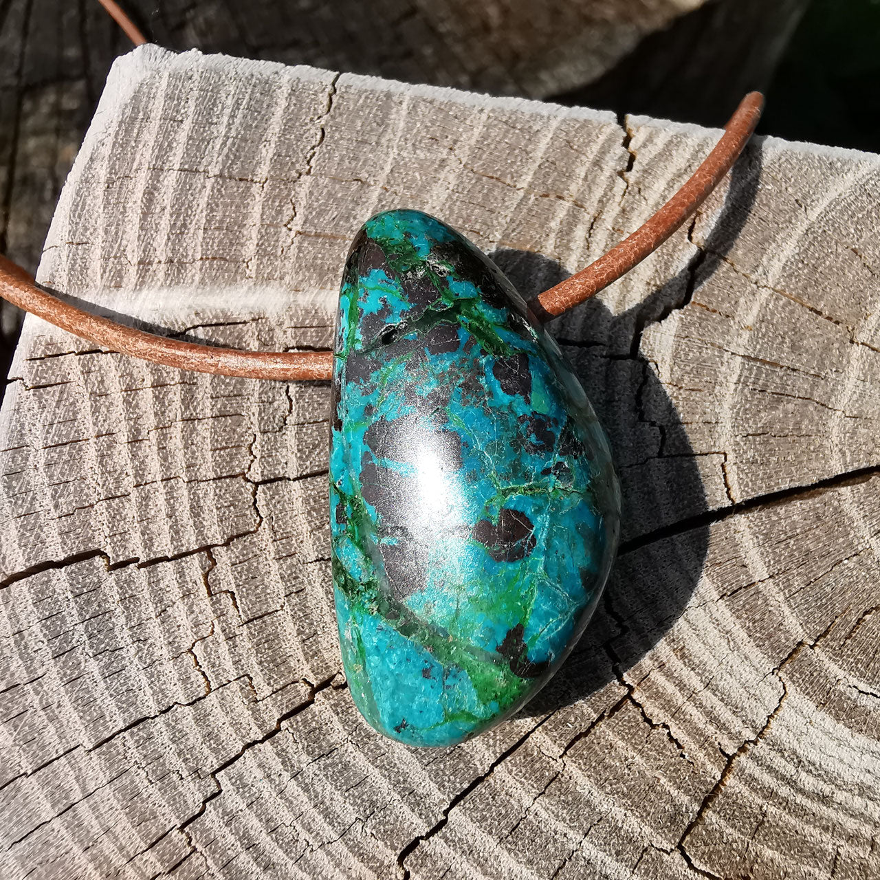 Drilled Amazonite tumbled stone incl. Leather cord (3)