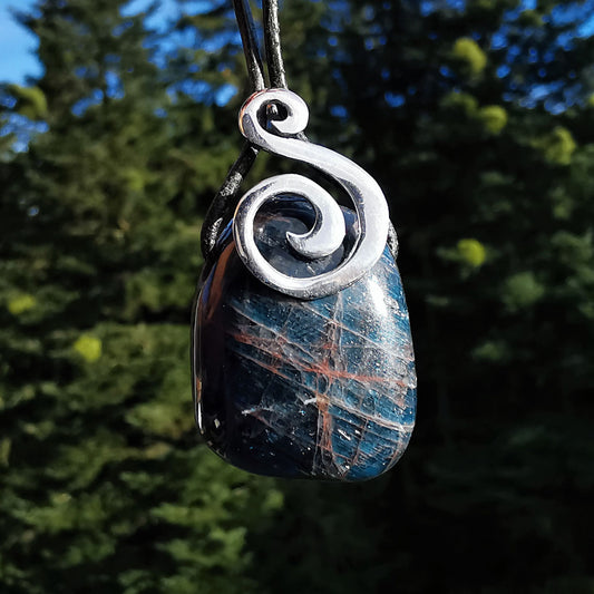 Apatite pendant drilled with"Einänger Spirale S925"incl, leather cord