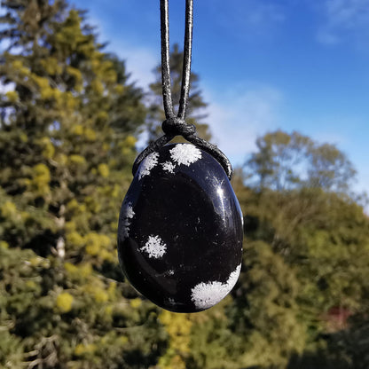 Snowflake bisidian pendant drilled with leather cord (3)